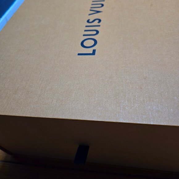 Pristine Louis Vuitton marshmallow sunrise in the city - Picture 11 of 11